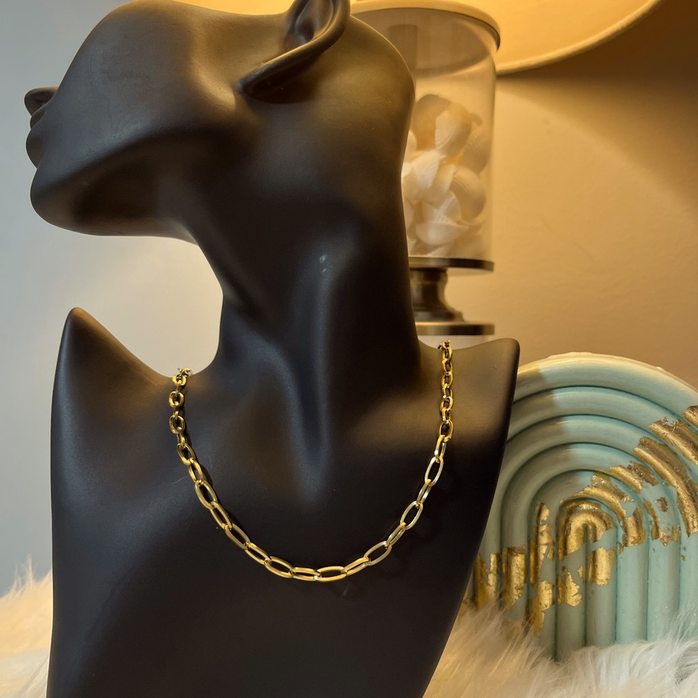 Elegant Gold Chain Necklace